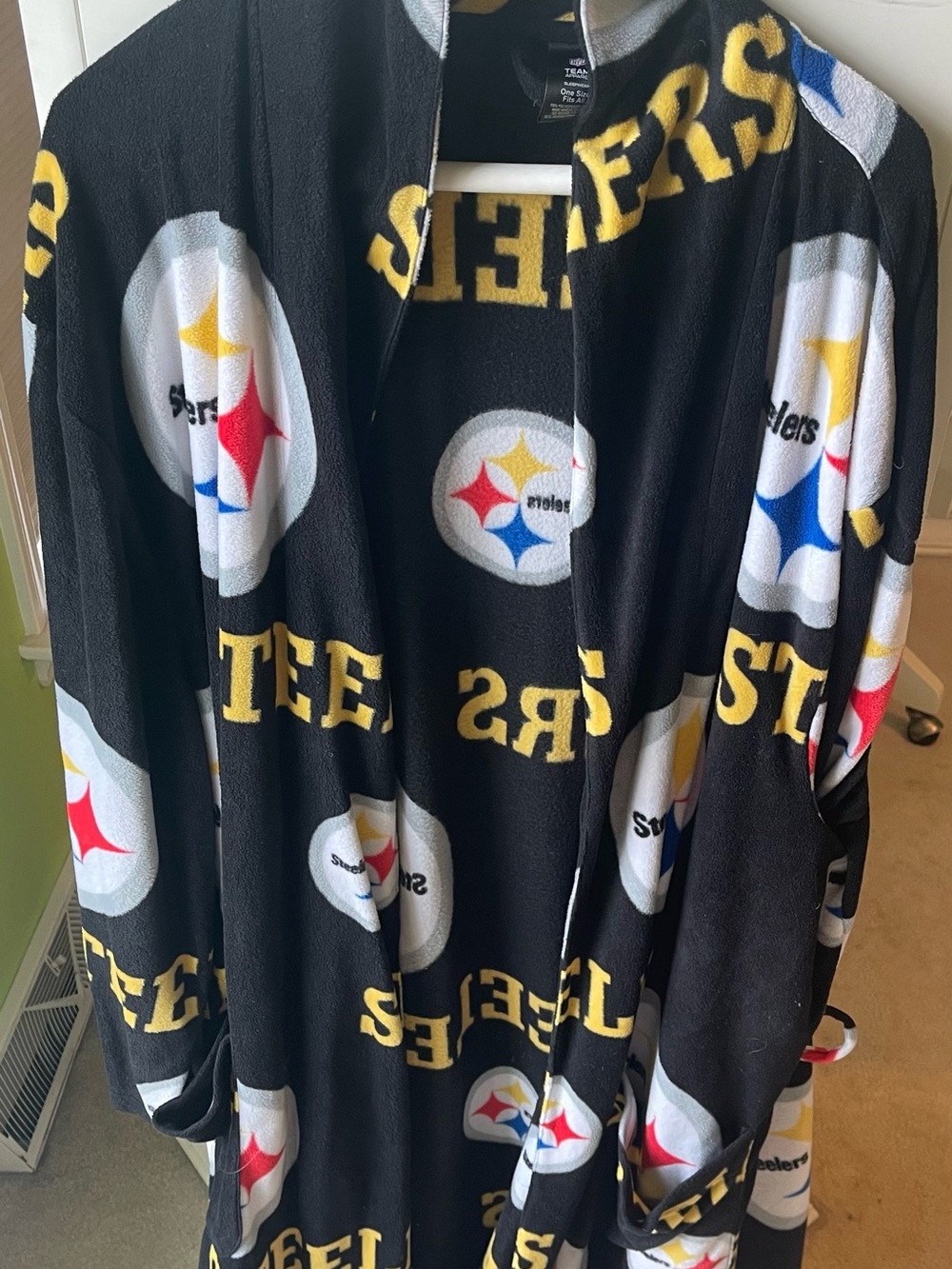Pittsburgh Steelers Black Fleece Robe with Team Logo